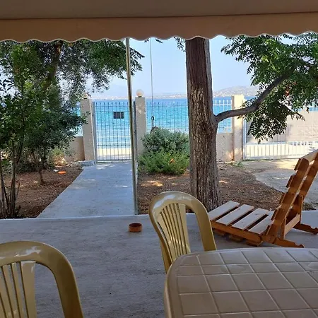 Apartment Beachfront 2-bedroom Salamis