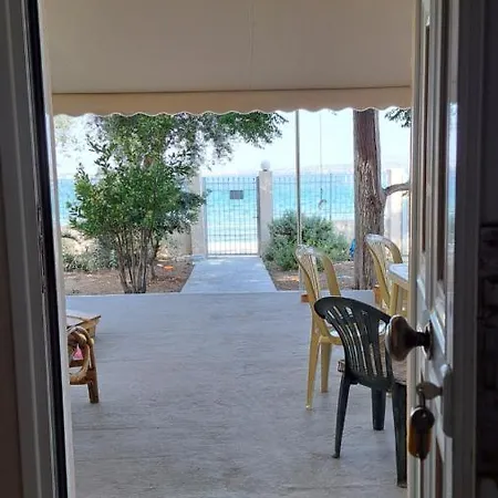 Apartment Beachfront 2-bedroom Salamis